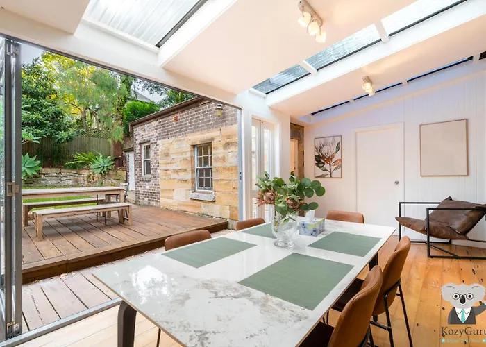 Kozyguru | Balmain | Charming 3 Room Cottage